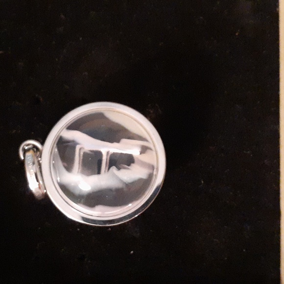 BURBERRY CHARM. LETTER F AUTHENTIC NEW BOX - Picture 3 of 5